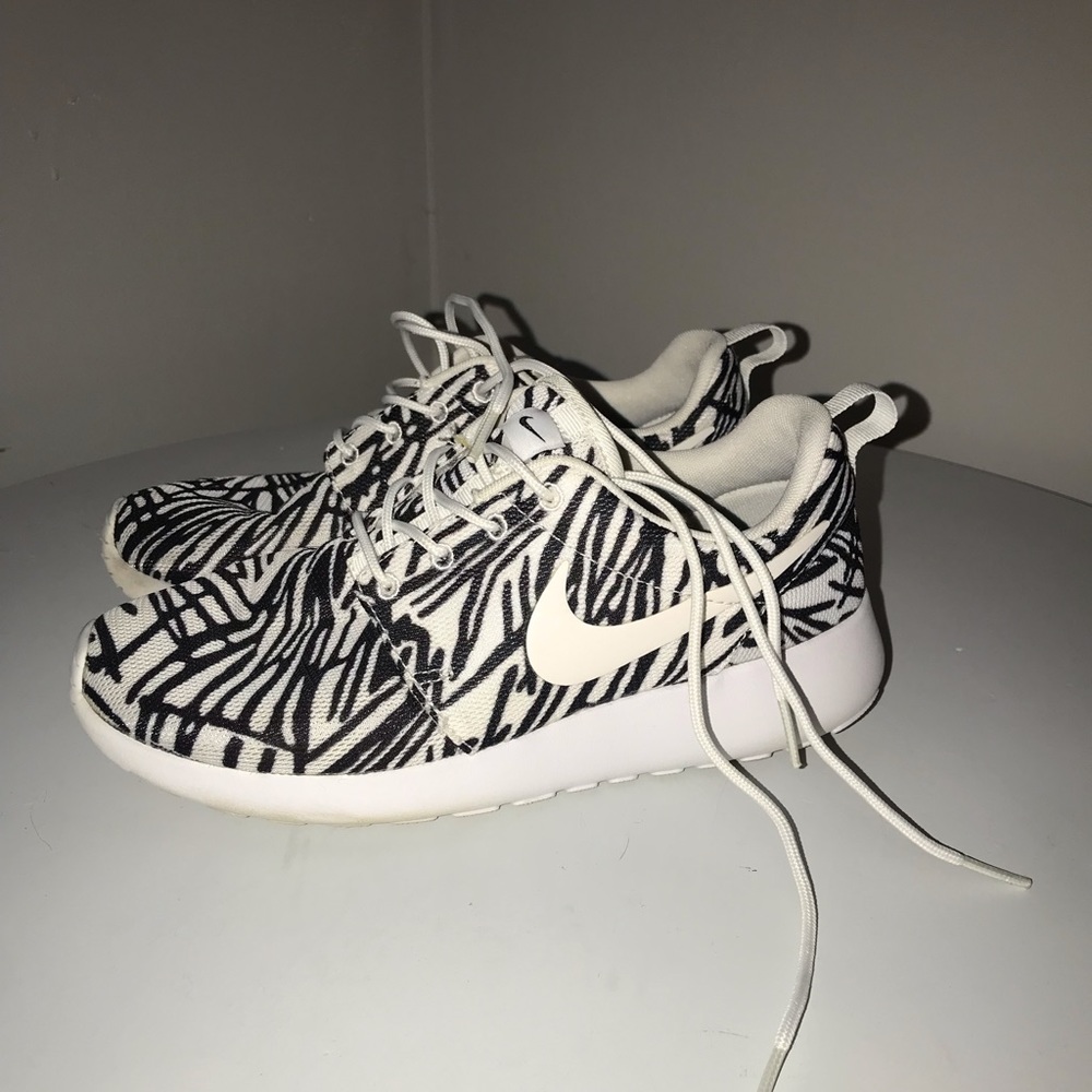 Women’s Nike Roshe One Print. White and black. Size 6.5